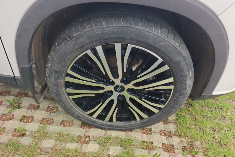 Used CHANGAN OSHAN X7 2021 1.5T Automatic Luxury Model Right Front Wheel Hub