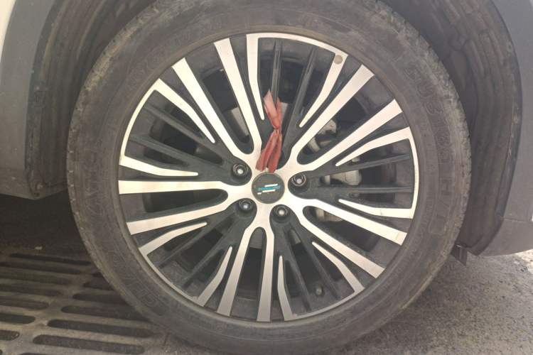 Used CHANGAN OSHAN X7 2021 1.5T Automatic Luxury Version Right Front Wheel Hub
