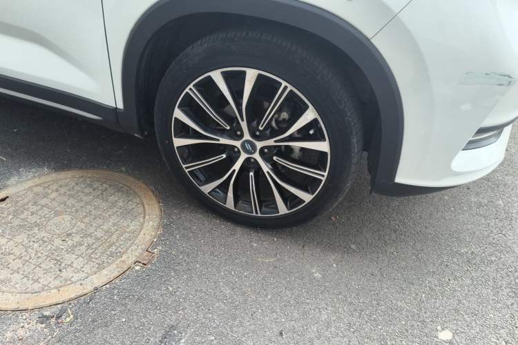 Used CHANGAN OSHAN X7 2021 1.5T Automatic Pilot Version Right Front Wheel Hub