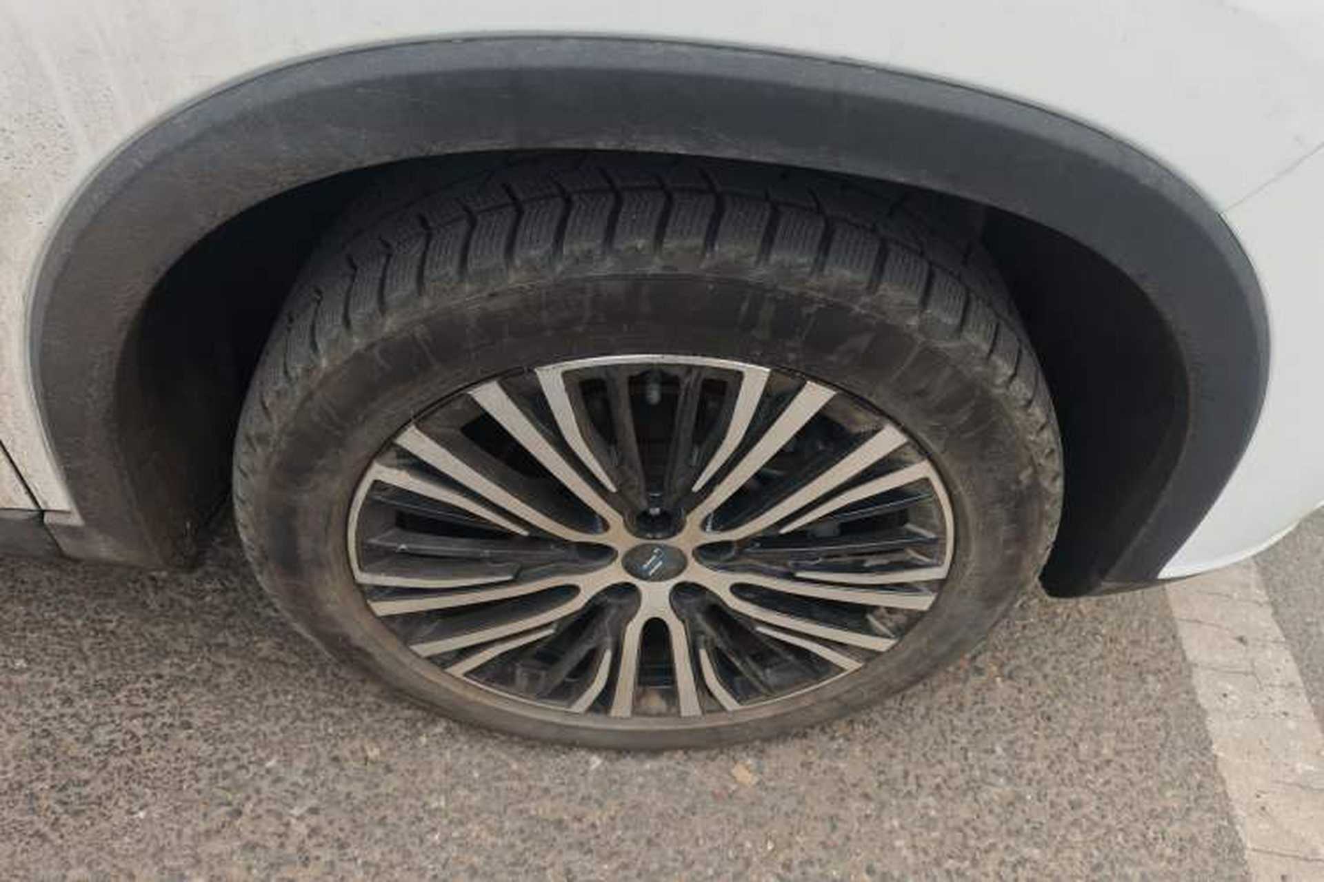 Used CHANGAN OSHAN X7 2021 1.5T Automatic Luxury Version Right Front Wheel Hub