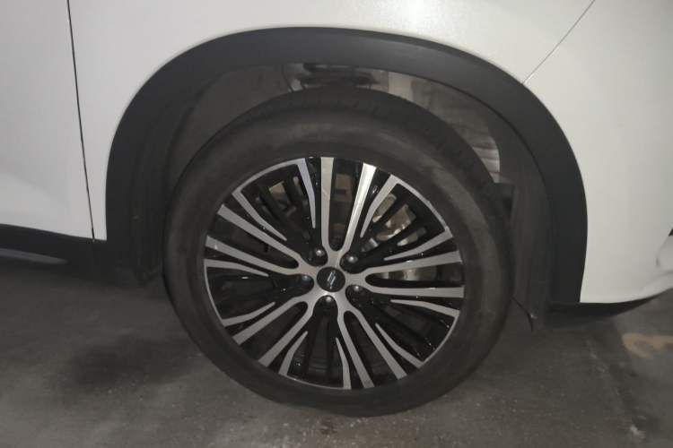 Used CHANGAN OSHAN X7 2021 1.5T Automatic Luxury Version Right Front Wheel Hub