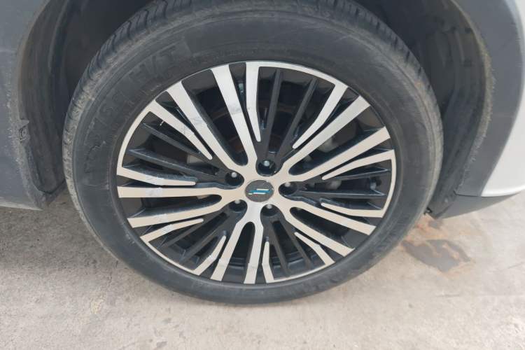 Used CHANGAN OSHAN X7 2021 1.5T Automatic Luxury Model Right Front Wheel Hub