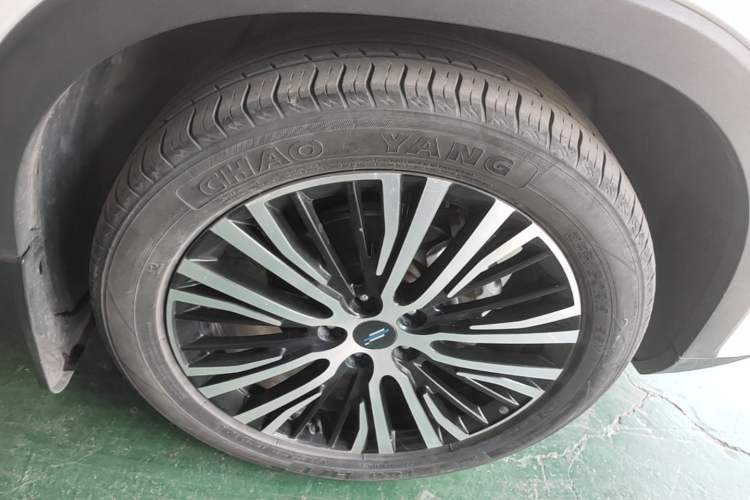 Used CHANGAN OSHAN X7 2021 1.5T Automatic Luxury Version Right Front Wheel Hub