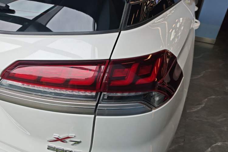 Used CHANGAN OSHAN X7 2021 1.5T Automatic Luxury Model Right Rear Taillight