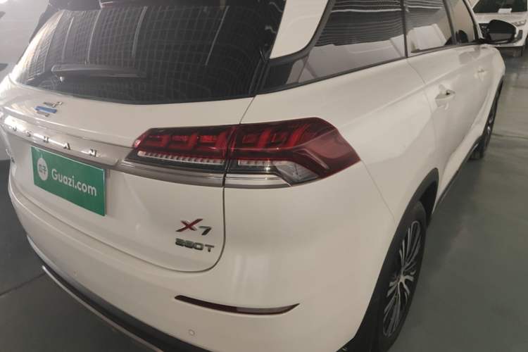 Used CHANGAN OSHAN X7 2021 1.5T Manual Luxury Version Right Rear Taillight