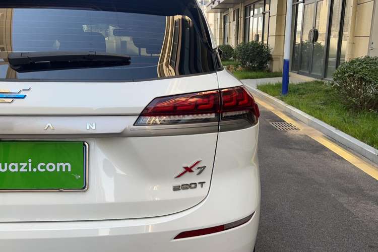 Used CHANGAN OSHAN X7 2021 1.5T Automatic Luxury Model Right Rear Taillight