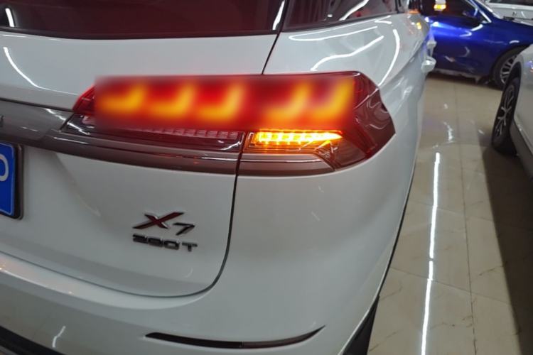 Used CHANGAN OSHAN X7 2021 1.5T Automatic Luxury Model Right Rear Taillight