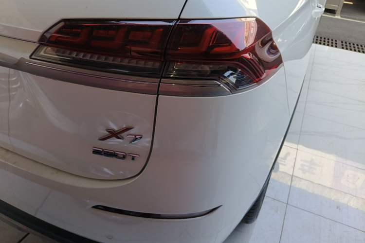 Used CHANGAN OSHAN X7 2021 1.5T Automatic Luxury Model Right Rear Taillight