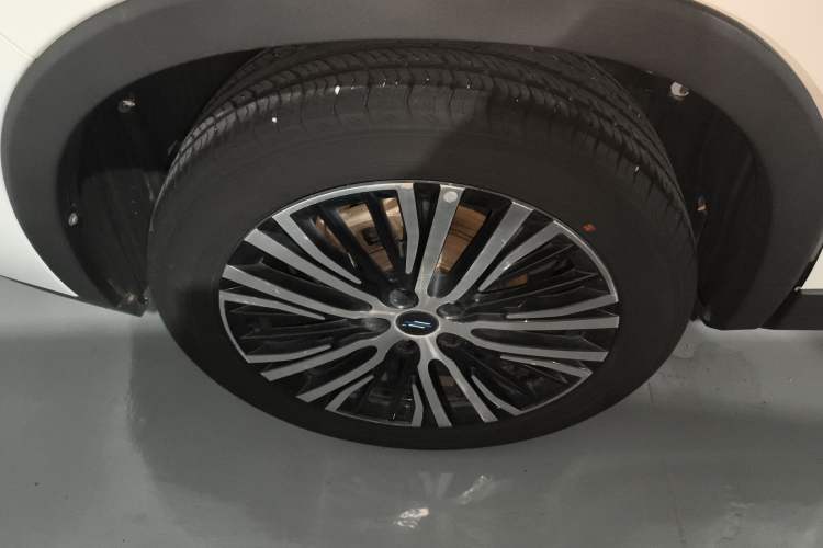 Used CHANGAN OSHAN X7 2021 1.5T Manual Luxury Version Right Rear Wheel Hub
