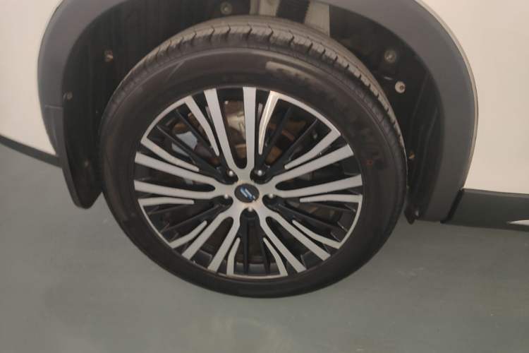 Used CHANGAN OSHAN X7 2021 1.5T Manual Luxury Version Right Rear Wheel Hub