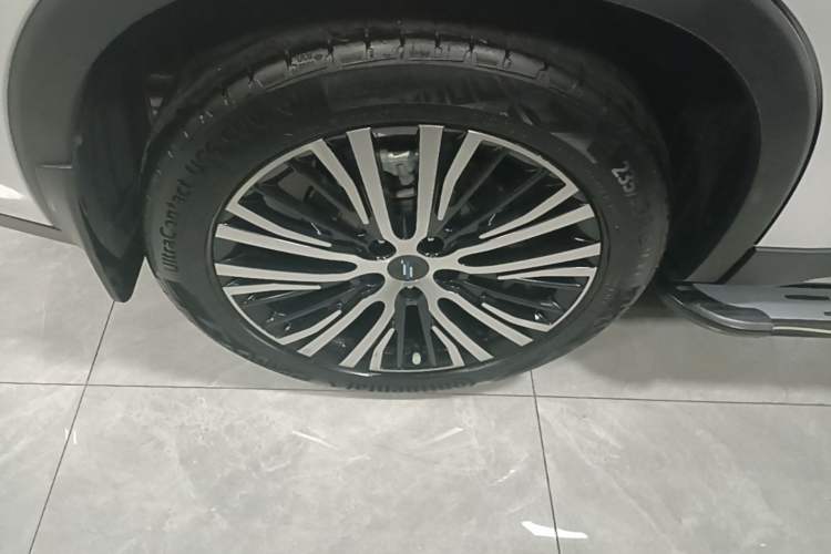 Used CHANGAN OSHAN X7 2021 1.5T Automatic Luxury Version Right Rear Wheel Hub