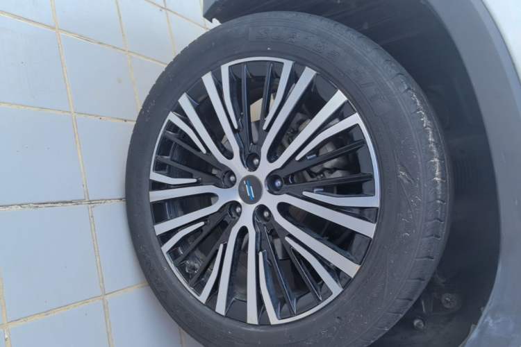 Used CHANGAN OSHAN X7 2021 1.5T Automatic Luxury Version Right Rear Wheel Hub