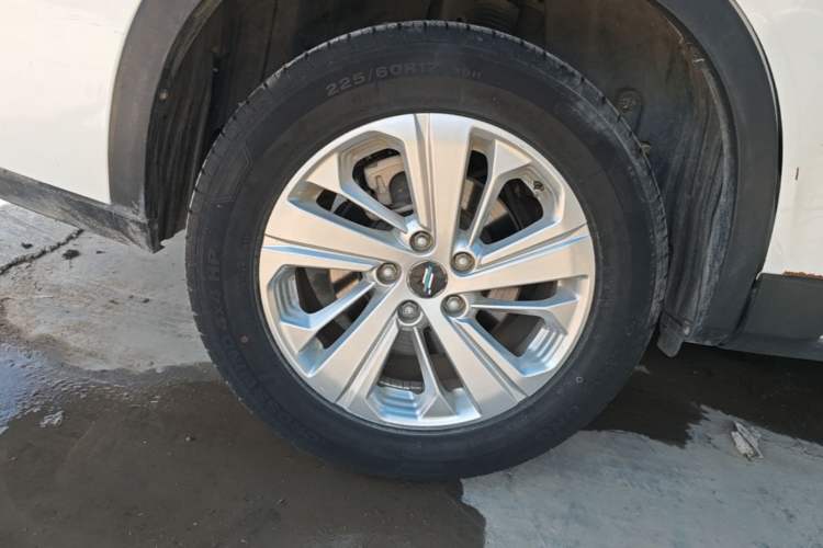 Used CHANGAN OSHAN X7 2021 1.5T Automatic Elite Edition Right Rear Wheel Hub