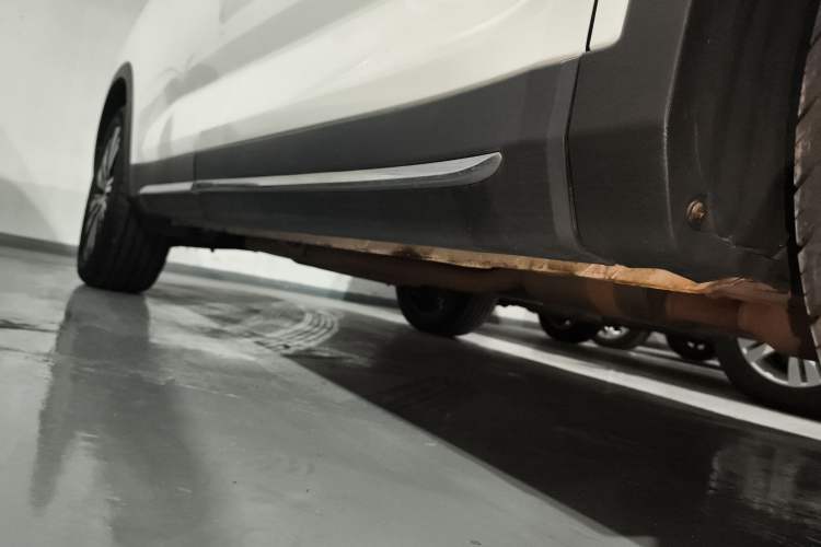 Used CHANGAN OSHAN X7 2021 1.5T Manual Luxury Version Right Side Sill