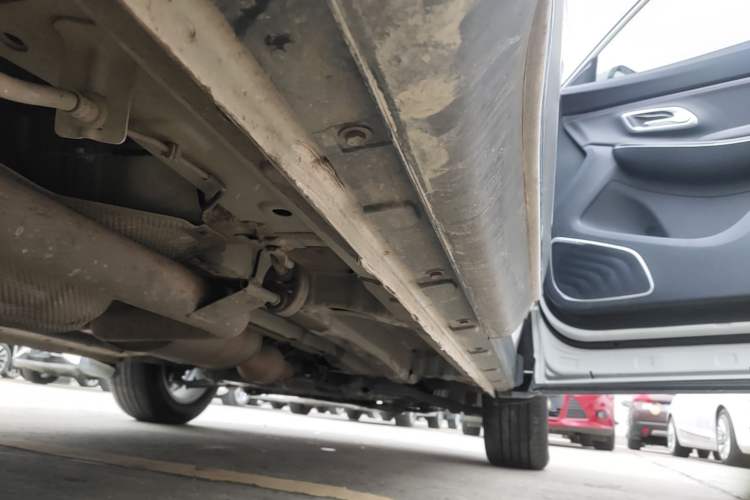 Used CHANGAN OSHAN X7 2021 1.5T Manual Comfort Model Right Side Sill