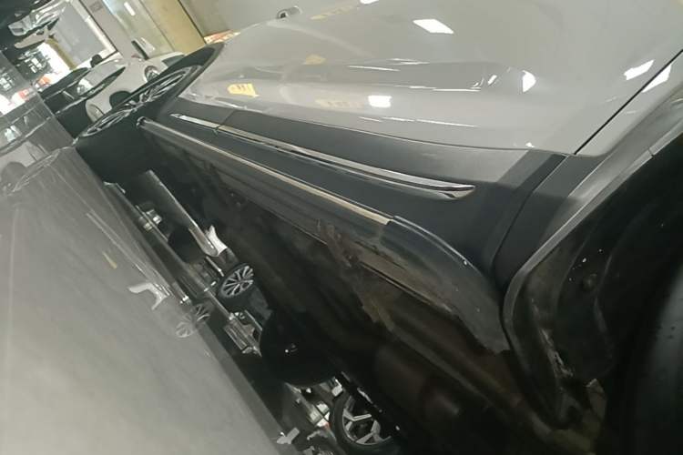 Used CHANGAN OSHAN X7 2021 1.5T Automatic Luxury Version Right Side Sill