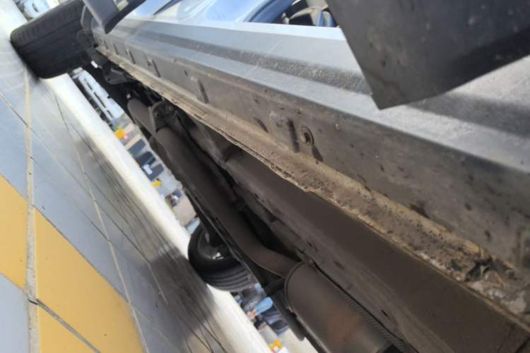 Used CHANGAN OSHAN X7 2021 1.5T Automatic Luxury Version Right Side Sill