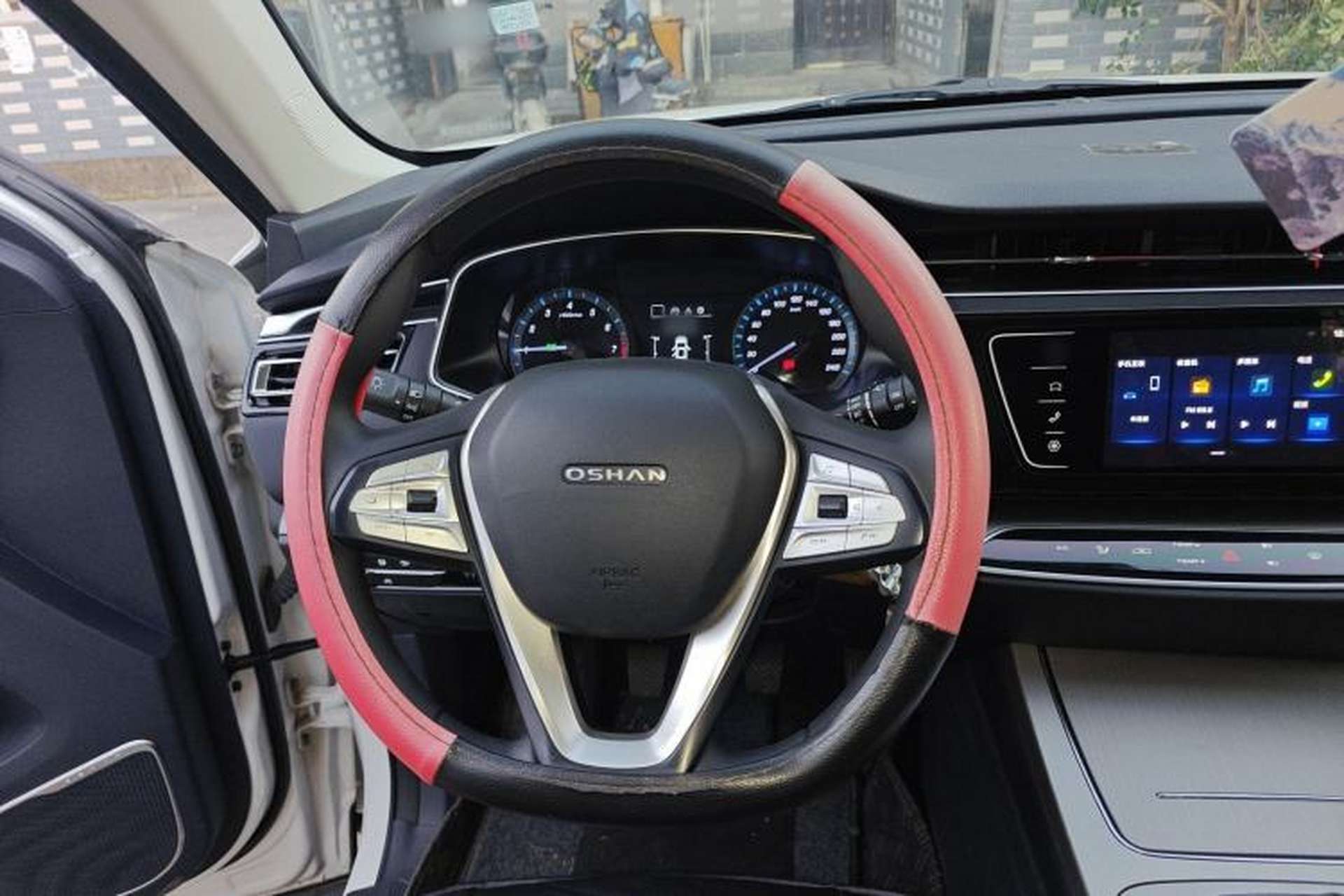 Used CHANGAN OSHAN X7 2021 1.5T Manual Luxury Version Steering Wheel