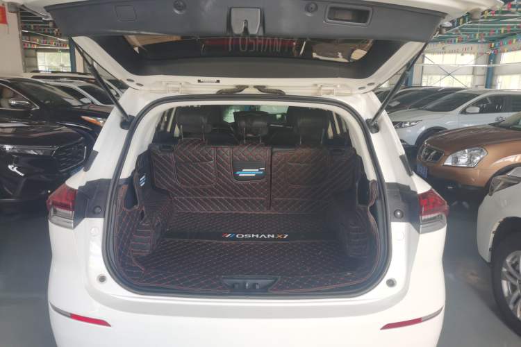 Used CHANGAN OSHAN X7 2021 1.5T Manual Luxury Version Trunk