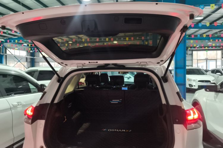 Used CHANGAN OSHAN X7 2021 1.5T Manual Luxury Version Trunk