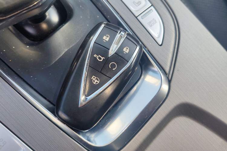 Used CHANGAN OSHAN X7 2021 1.5T Space Freedom Edition with Automatic Parking and Facial Recognition Vehicle Key