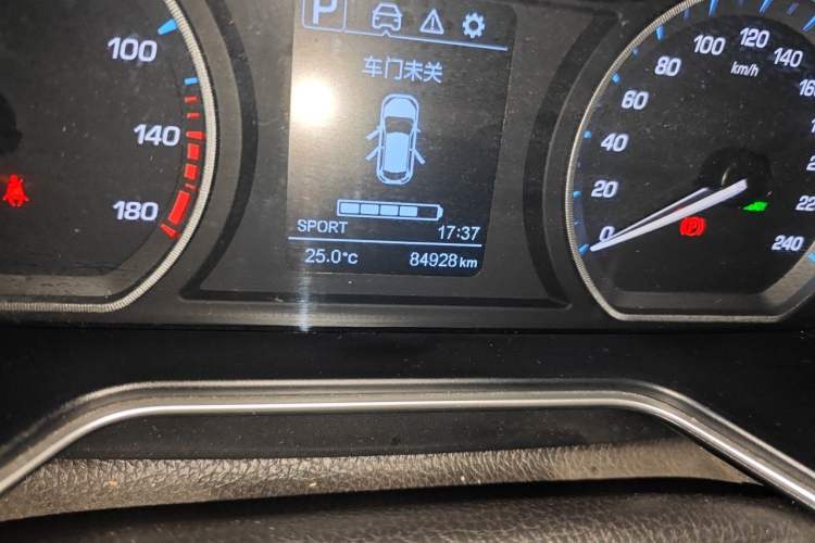 Used CHANGAN OSHAN X7 EV 2020 Luxury Model 405 Odometer Close Up