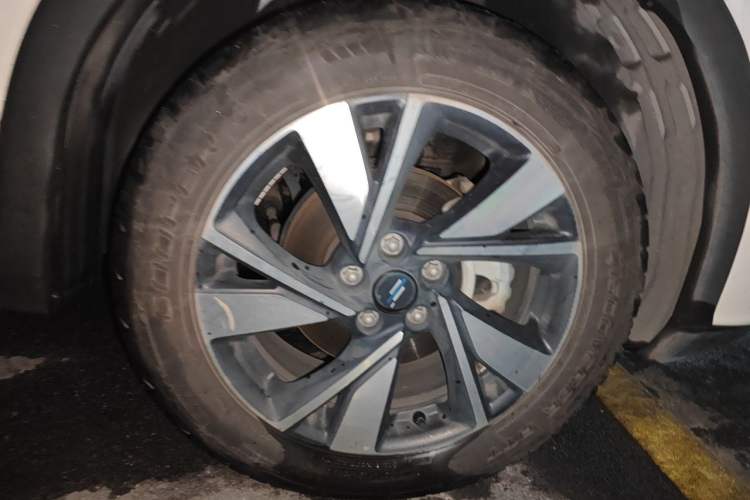 Used CHANGAN OSHAN X7 EV 2020 Luxury Model 405 Right Front Wheel Hub