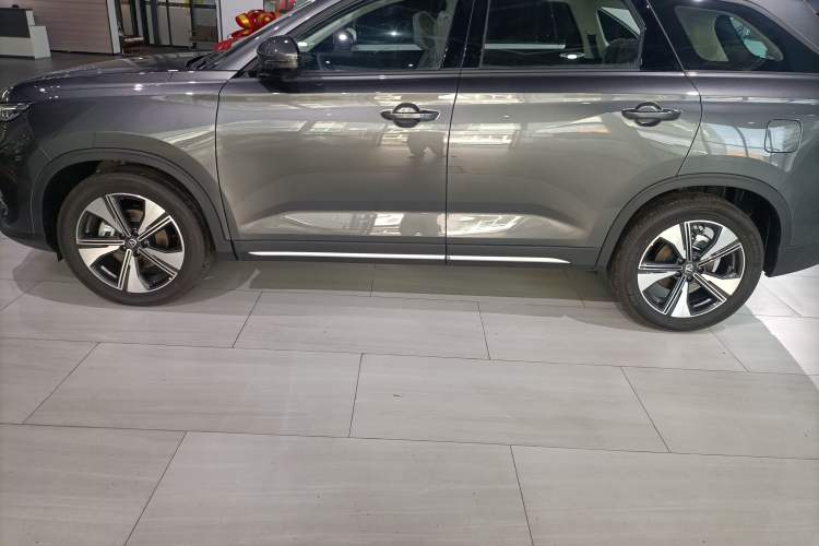 Used CHANGAN OSHAN X7 PLUS 2023 Enjoy Edition 1.5T Automatic Smart Edition 7-Seater Exterior 2
