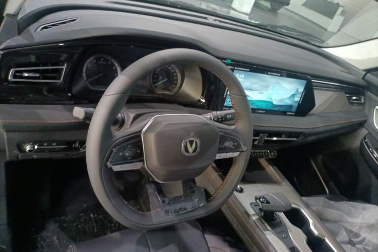 Used CHANGAN OSHAN X7 PLUS 2023 Enjoy Edition 1.5T Automatic Smart Edition 7-Seater Interior 2