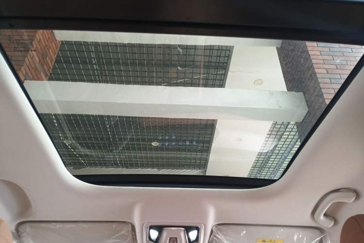 Used CHANGAN OSHAN X7 PLUS 2023 Enjoy Edition 1.5T Automatic Pilot Model 7 Seats Headliner