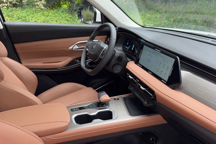 Used CHANGAN OSHAN X7 PLUS 2023 Enjoy Edition 1.5T Automatic Pilot Model 7 Seats Interior 11