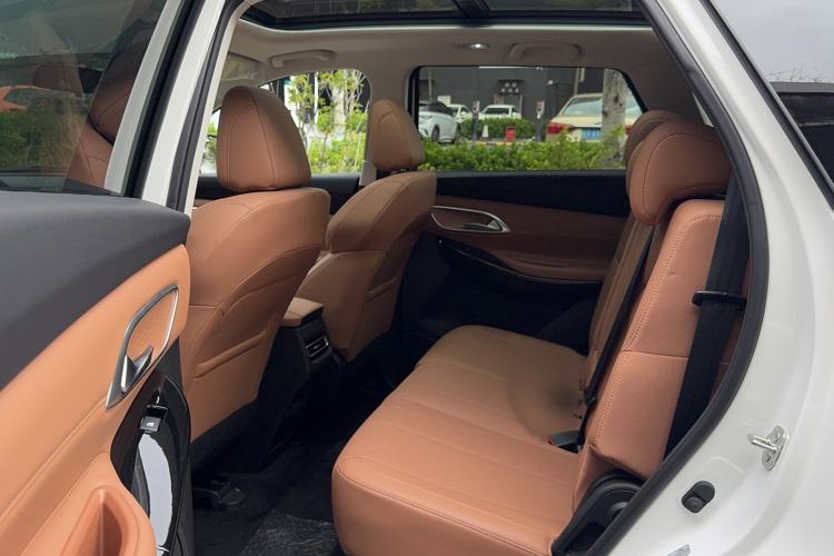 Used CHANGAN OSHAN X7 PLUS 2023 Enjoy Edition 1.5T Automatic Pilot Model 7 Seats Interior 5