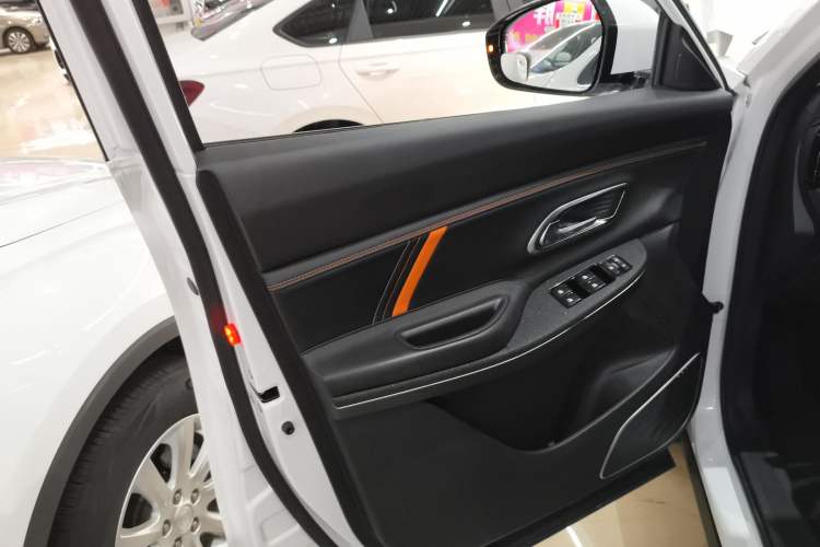Used CHANGAN OSHAN X7 PLUS 2022 1.5T Blue Whale Edition Automatic Prestige Version Interior 7