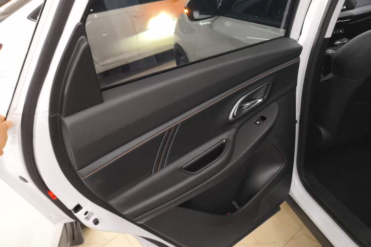 Used CHANGAN OSHAN X7 PLUS 2022 1.5T Blue Whale Edition Automatic Prestige Version Interior 8
