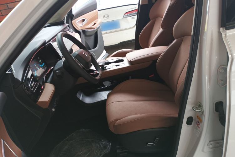Used CHANGAN OSHAN X7 PLUS 2023 Enjoy Edition 1.5T Automatic Pilot Model 7 Seats Left Front Seat
