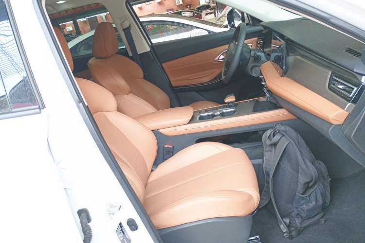Used CHANGAN OSHAN X7 PLUS 2023 Enjoy Edition 1.5T Automatic Pilot Model 7 Seats Right Front Seat