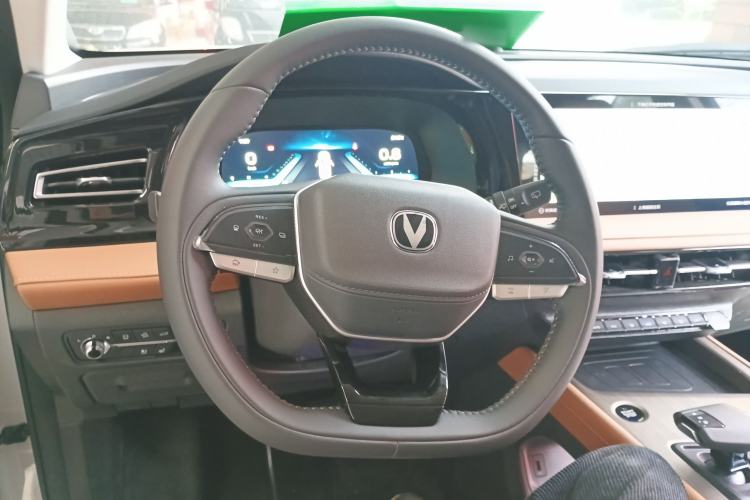 Used CHANGAN OSHAN X7 PLUS 2023 Enjoy Edition 1.5T Automatic Pilot Model 7 Seats Steering Wheel
