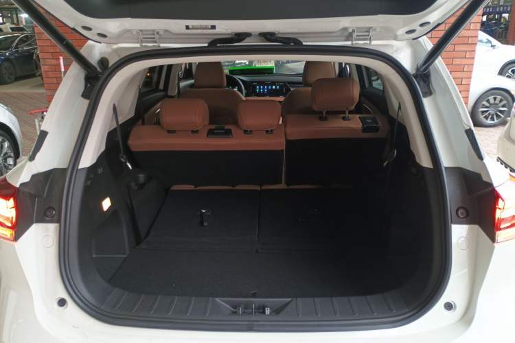 Used CHANGAN OSHAN X7 PLUS 2023 Enjoy Edition 1.5T Automatic Pilot Model 7 Seats Trunk