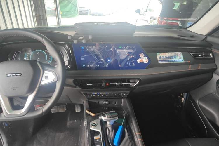 Used CHANGAN OSHAN X7 PLUS 2022 1.5T Blue Whale Edition Automatic Prestige 7-Seater Audio And AC Panel
