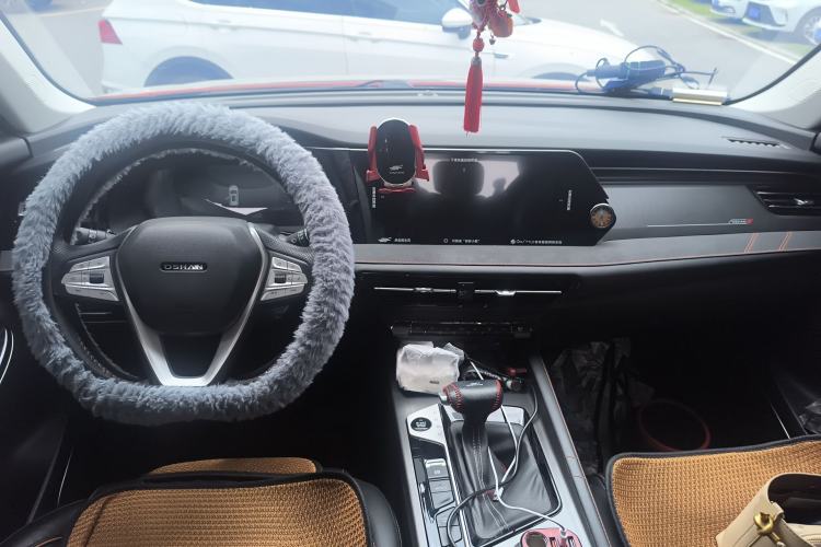 Used CHANGAN OSHAN X7 PLUS 2022 1.5T Blue Whale Edition Automatic Prestige 7-Seater Center Console