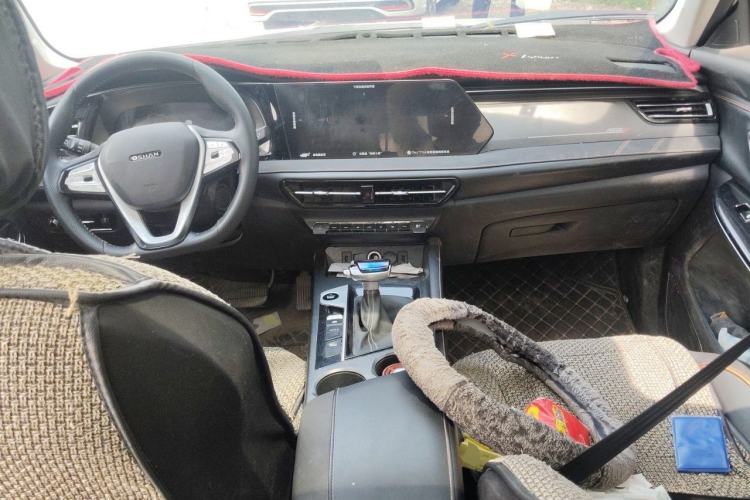 Used CHANGAN OSHAN X7 PLUS 2022 1.5T Blue Whale Edition Automatic Prestige Version Center Console