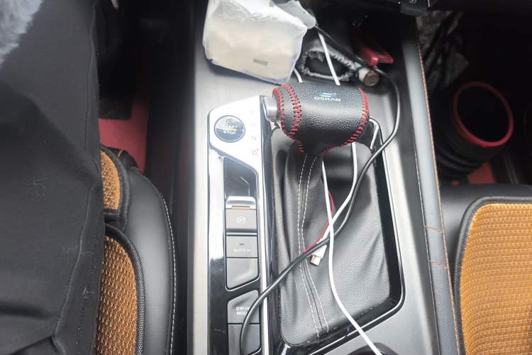 Used CHANGAN OSHAN X7 PLUS 2022 1.5T Blue Whale Edition Automatic Prestige 7-Seater Gear Lever