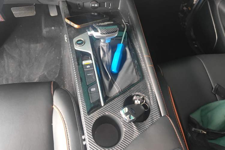 Used CHANGAN OSHAN X7 PLUS 2022 1.5T Blue Whale Edition Automatic Prestige 7-Seater Gear Lever