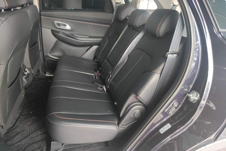 Used CHANGAN OSHAN X7 PLUS 2022 1.5T Blue Whale Edition Automatic Prestige 7-Seater Left Rear Seat