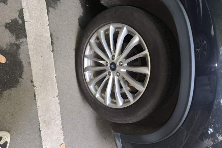 Used CHANGAN OSHAN X7 PLUS 2022 1.5T Blue Whale Edition Automatic Prestige Version Right Front Wheel Hub