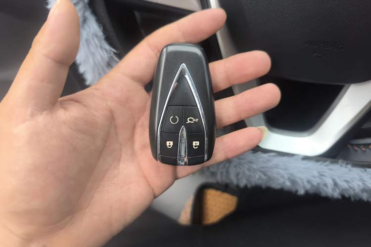 Used CHANGAN OSHAN X7 PLUS 2022 1.5T Blue Whale Edition Automatic Prestige 7-Seater Vehicle Key