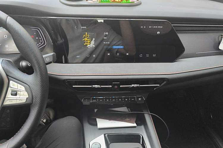 Used CHANGAN OSHAN X7 PLUS 2022 1.5T Blue Whale Edition Automatic ZhiZun Model Audio And AC Panel