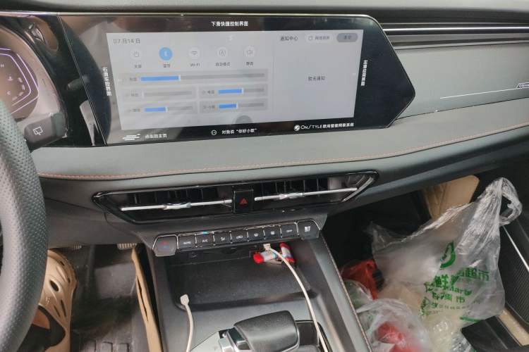 Used CHANGAN OSHAN X7 PLUS 2022 1.5T Blue Whale Edition Automatic Prestige Version Audio And AC Panel