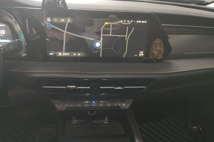 Used CHANGAN OSHAN X7 PLUS 2022 1.5T Blue Whale Edition Automatic Geeker Navigation Model Audio And AC Panel