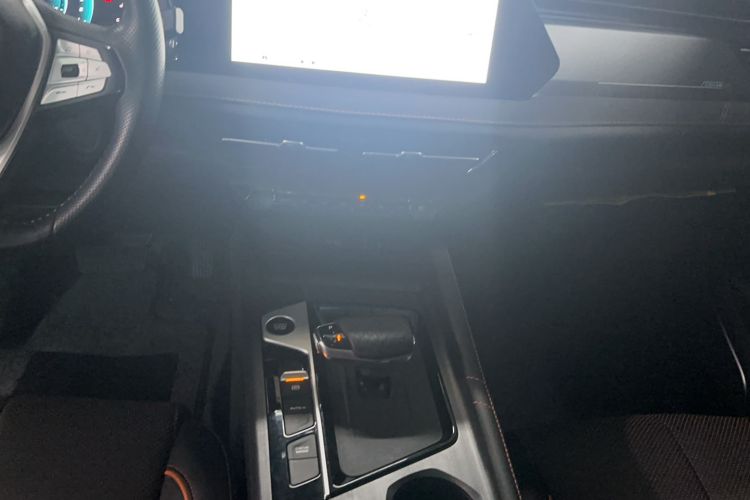 Used CHANGAN OSHAN X7 PLUS 2022 1.5T Blue Whale Edition Automatic ZhiZun Model Audio And AC Panel